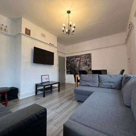 Peaky Blinders Apartment 5 Min Walk To Blackpool Tower Sleeps Up To 14 Екстер'єр фото