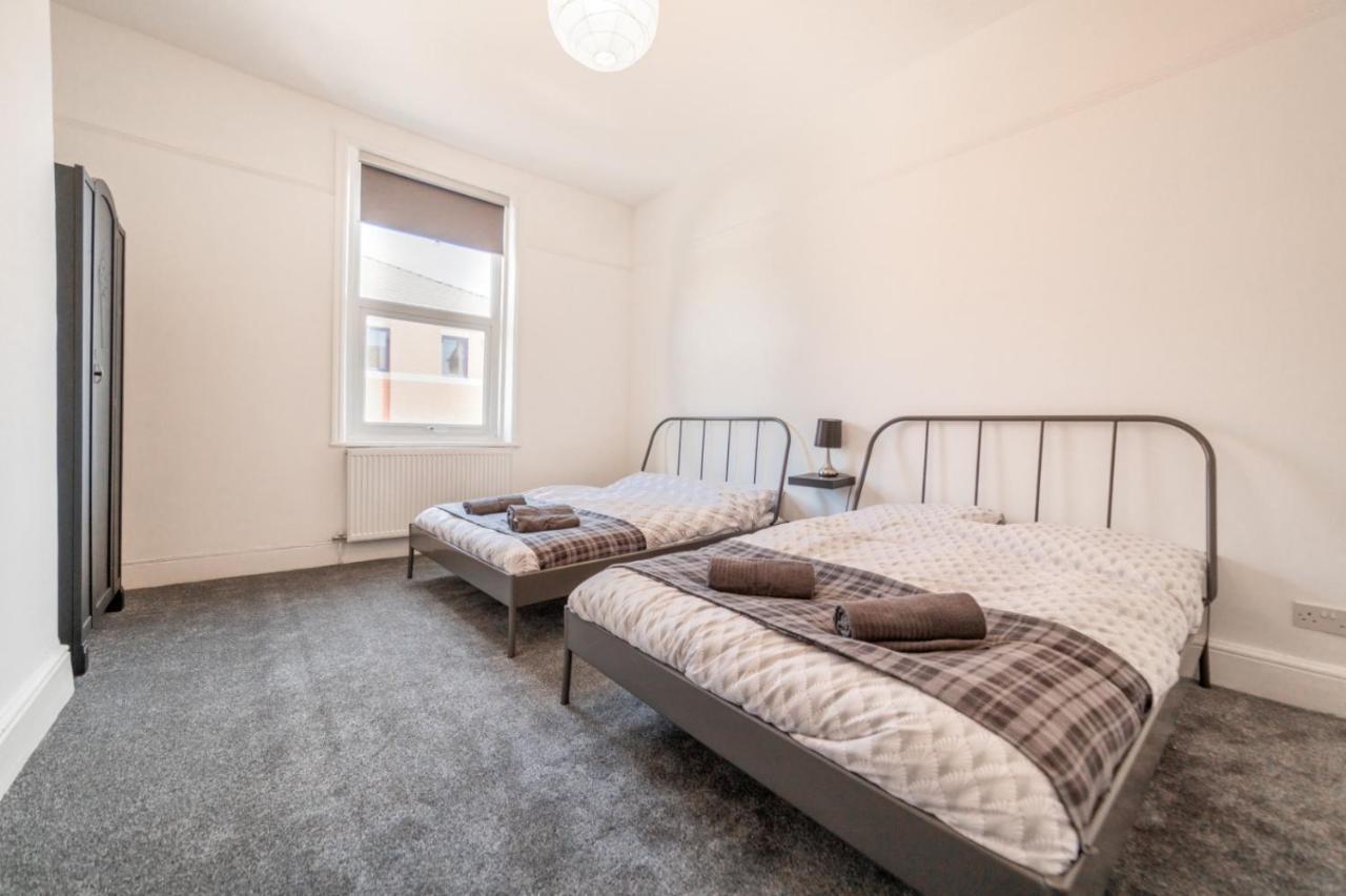 Peaky Blinders Apartment 5 Min Walk To Blackpool Tower Sleeps Up To 14 Екстер'єр фото