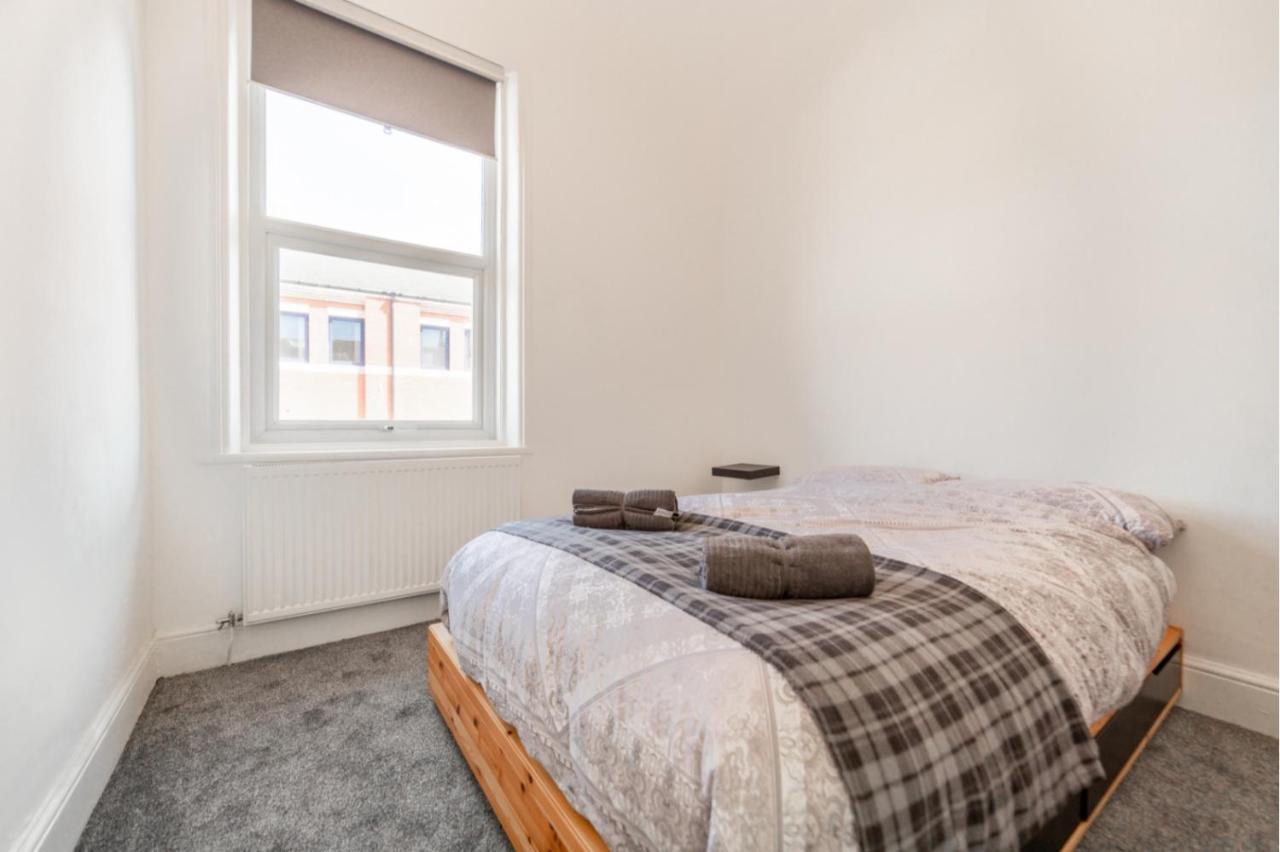 Peaky Blinders Apartment 5 Min Walk To Blackpool Tower Sleeps Up To 14 Екстер'єр фото
