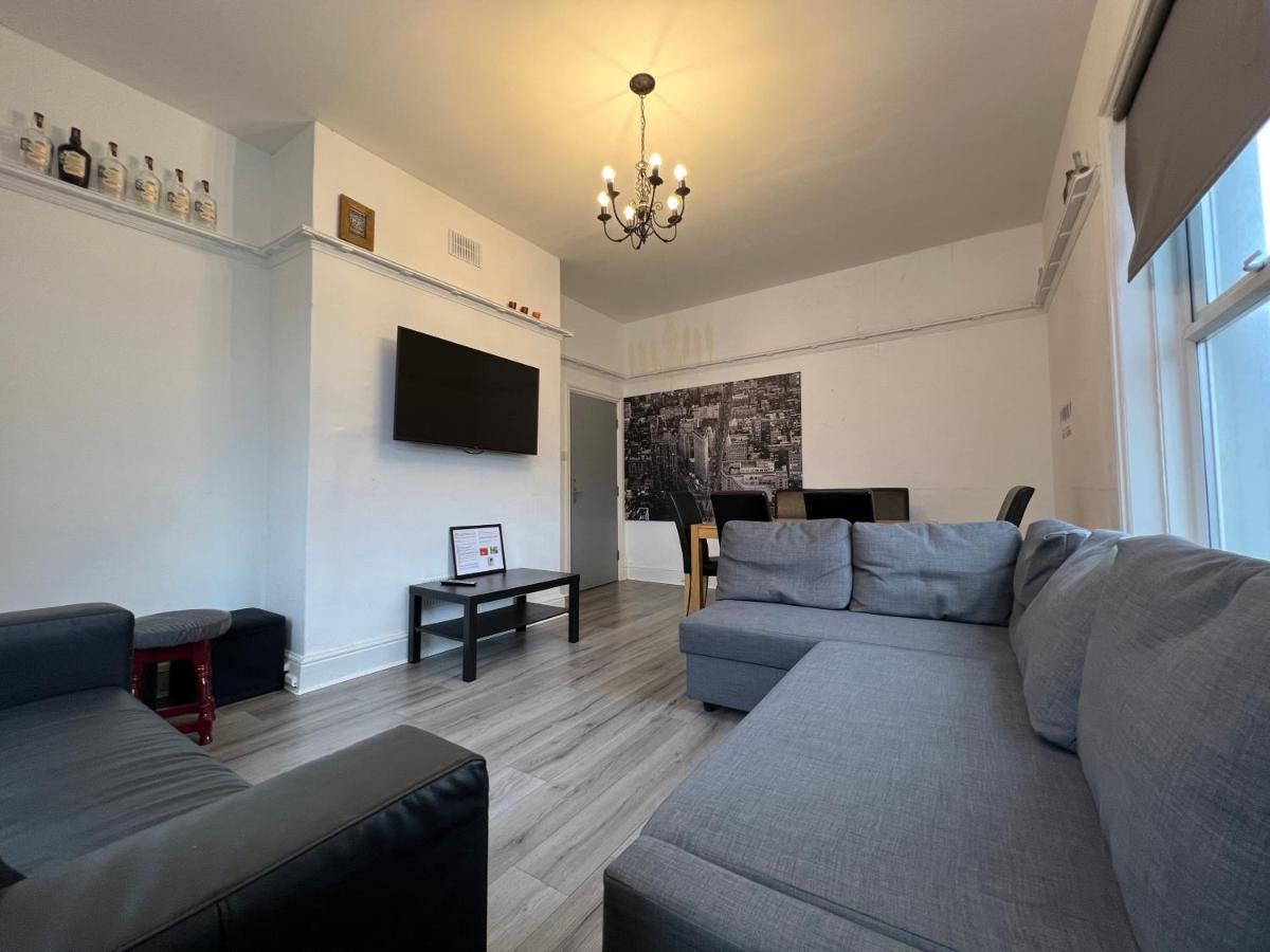 Peaky Blinders Apartment 5 Min Walk To Blackpool Tower Sleeps Up To 14 Екстер'єр фото