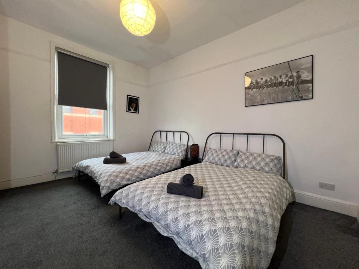 Peaky Blinders Apartment 5 Min Walk To Blackpool Tower Sleeps Up To 14 Екстер'єр фото